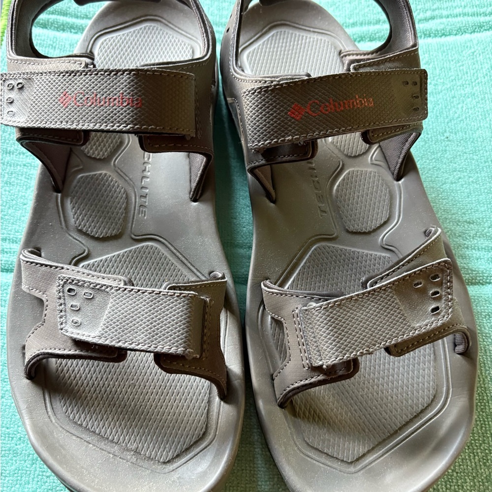 Columbia Gray Footwear Label